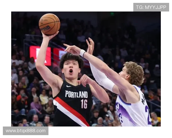 杨瀚森关键时刻得分开拓者半场紧咬爵士森萨博表现出色砍下19分